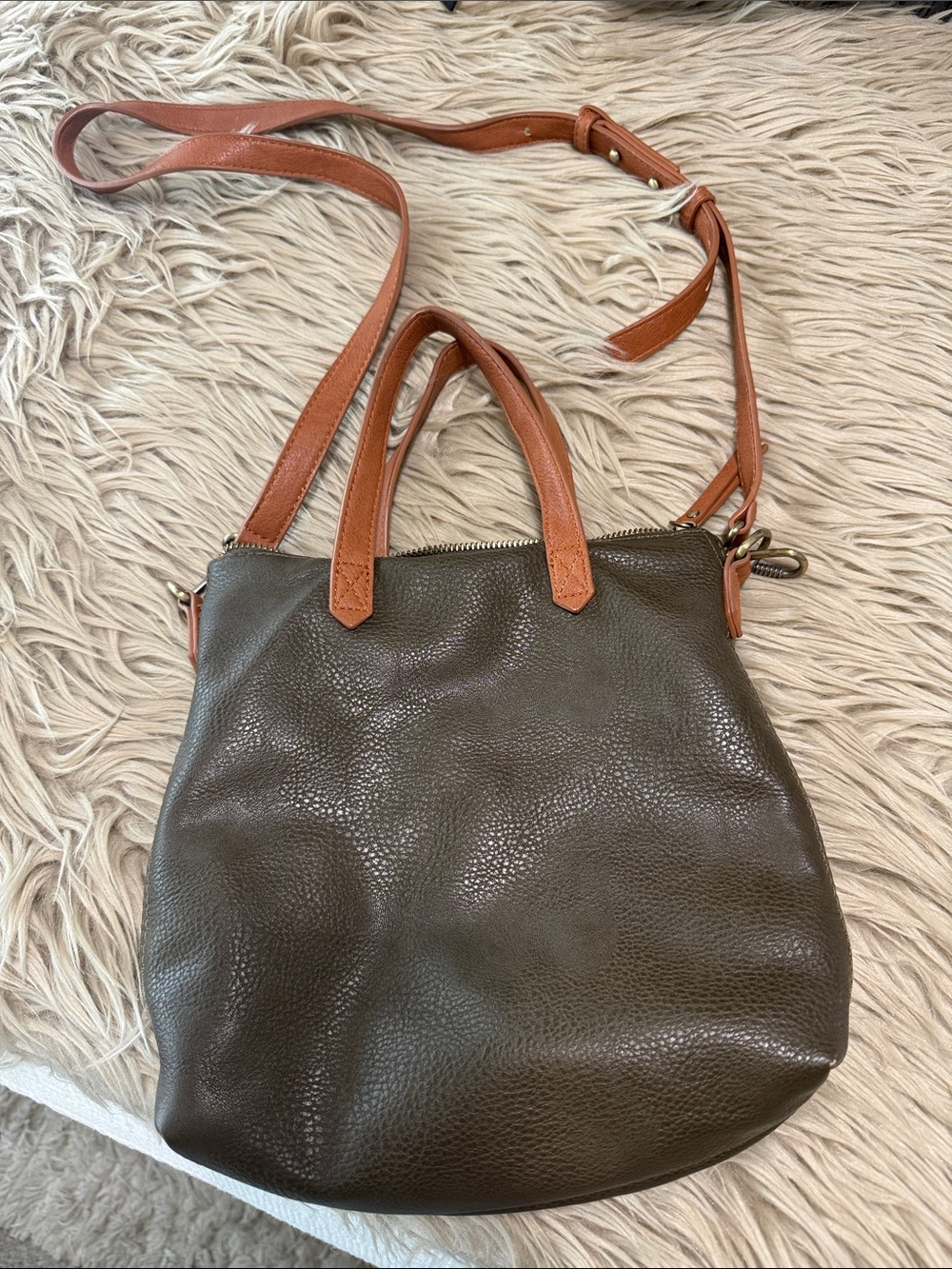 Antik Kraft Olive Green Leather Shoulder Tote with Tan Trim